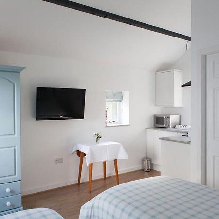 Elm Cottage Touring Park Whitegate  Exteriör bild
