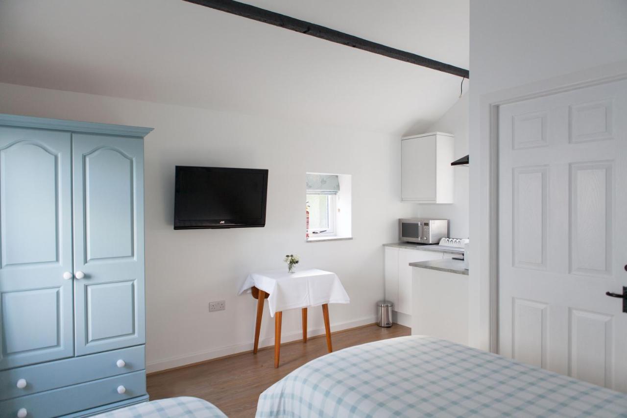 Elm Cottage Touring Park Whitegate  Exteriör bild