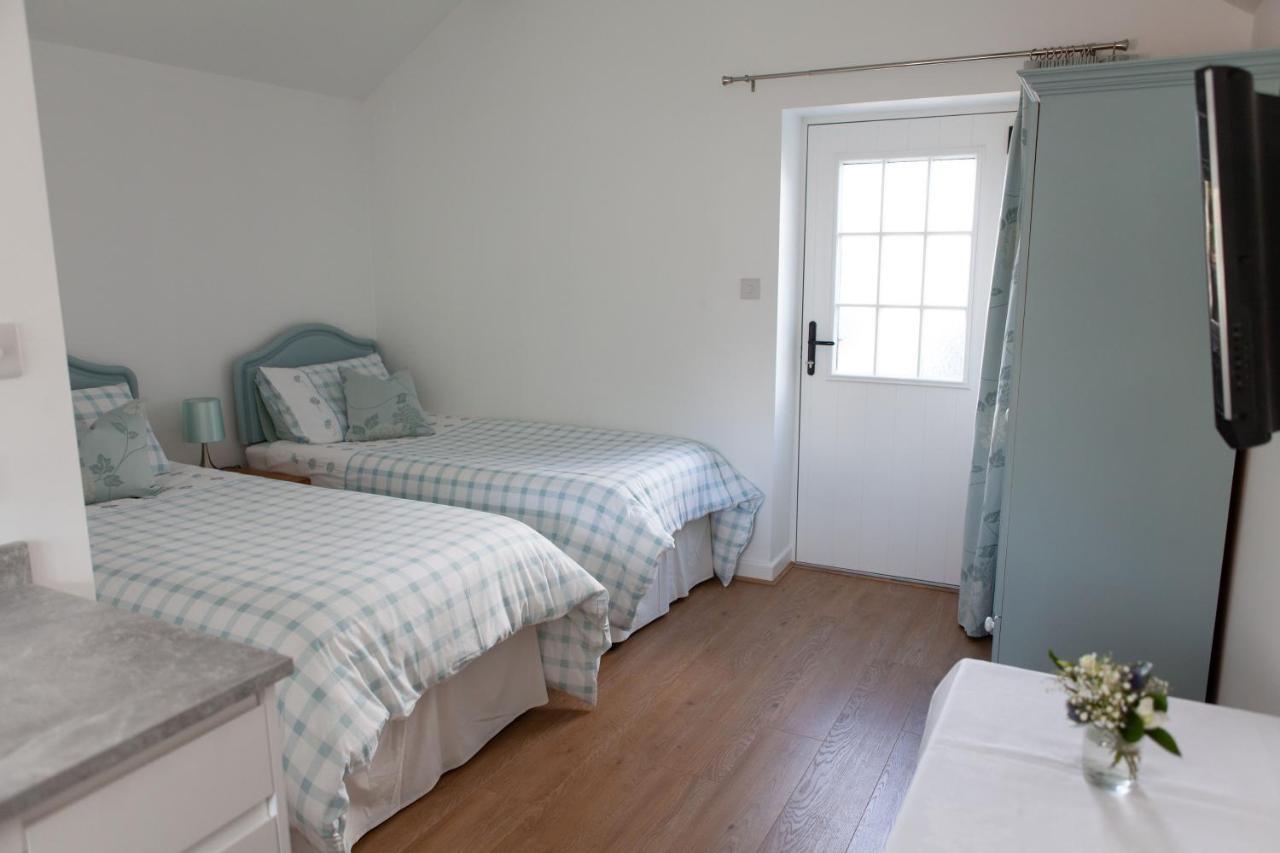 Elm Cottage Touring Park Whitegate  Exteriör bild